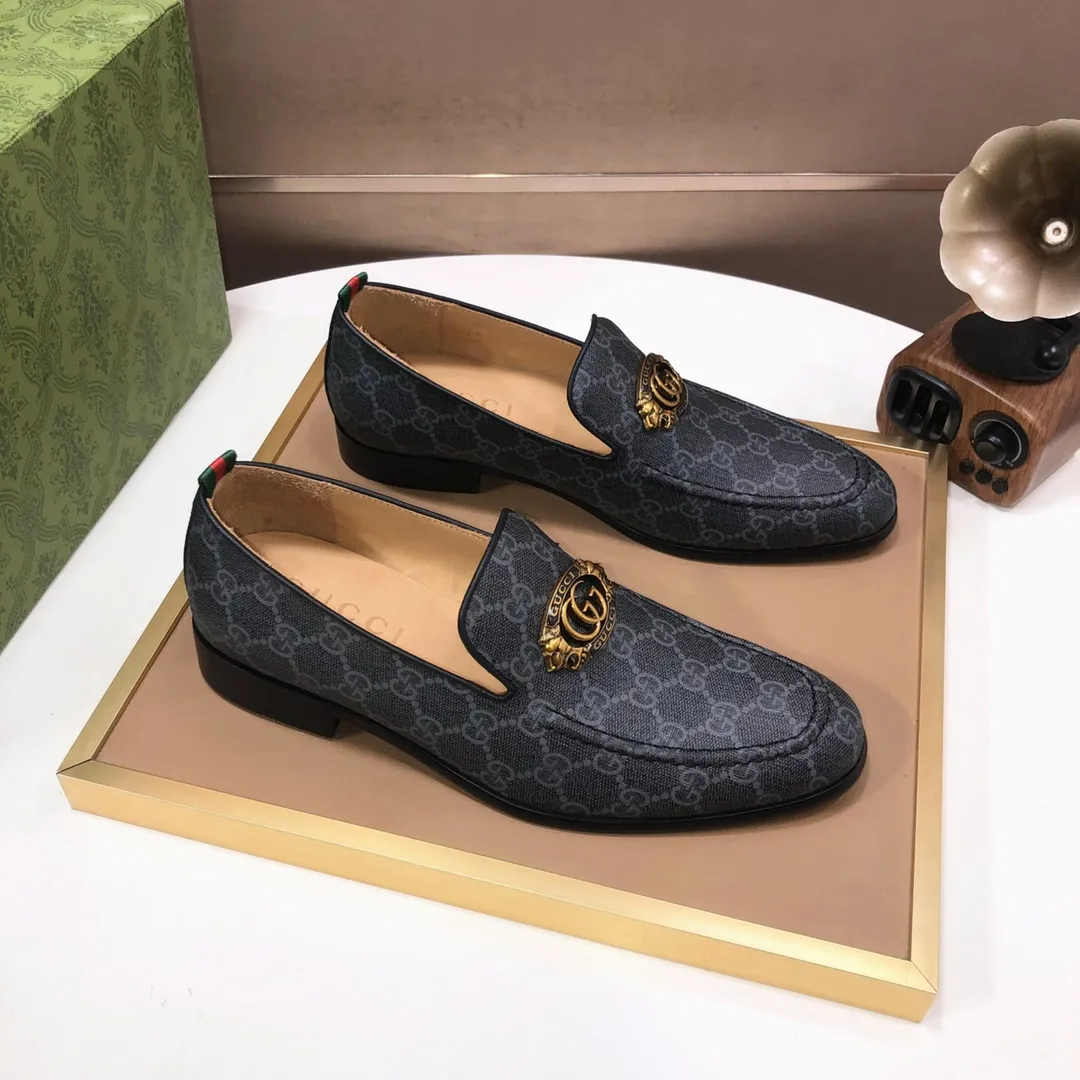 Men's shoes💰500💰Italy's top luxury men's shoe giant (GUCCI) (Gucci) (full cowhide lining) new arrival🍃Original European style🔰 Pleasant to the eye😍In order to make the shoes more durable and non-deformable🌀The production continues to follow traditional methods but there is still no lack of innovation💪Choose original sheepskin for the leather♻️ Smooth and natural And extra bright ⭐Made of imported cowhide, the first choice of rich people 38-45 (45 customized)